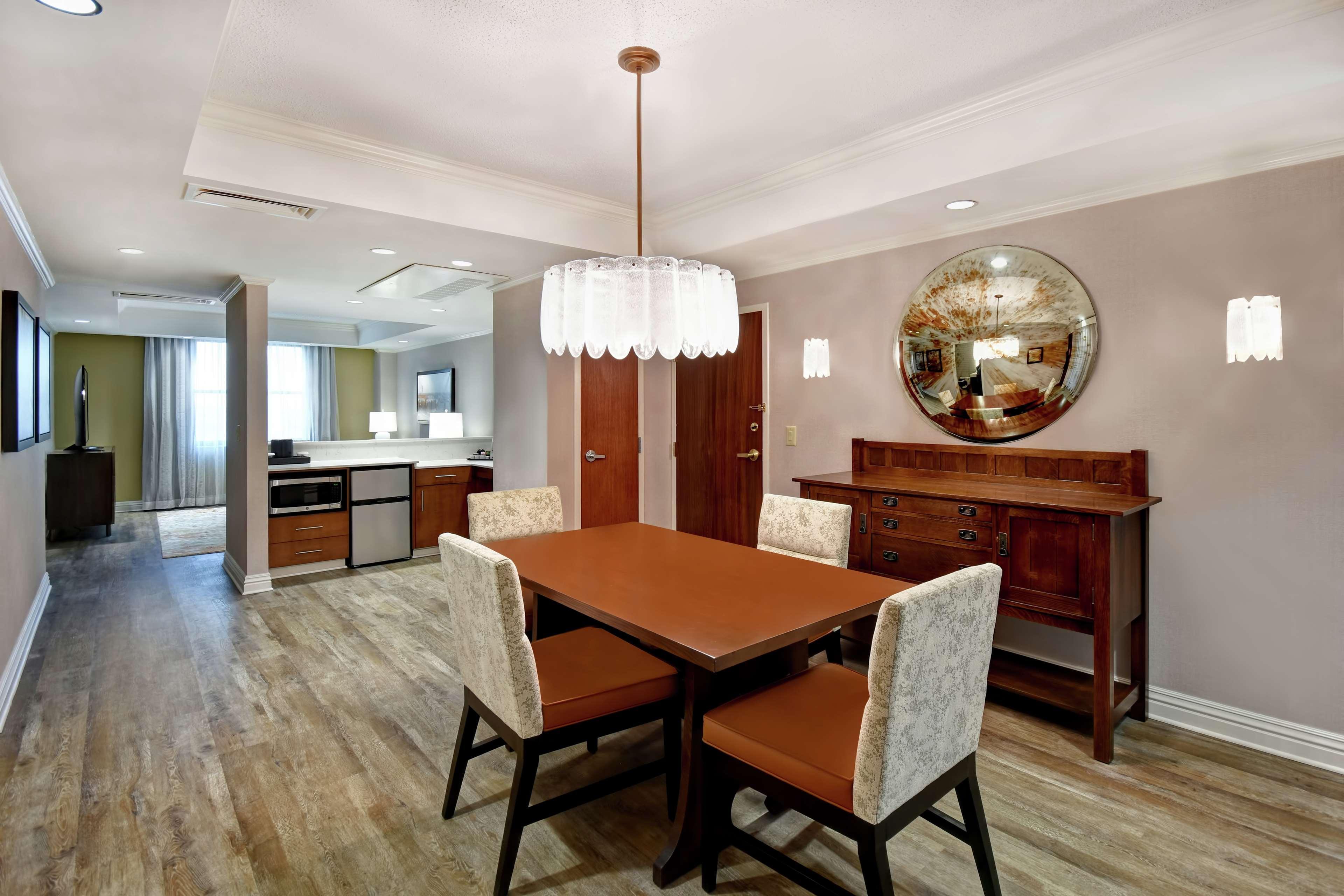Embassy Suites Little Rock Ngoại thất bức ảnh