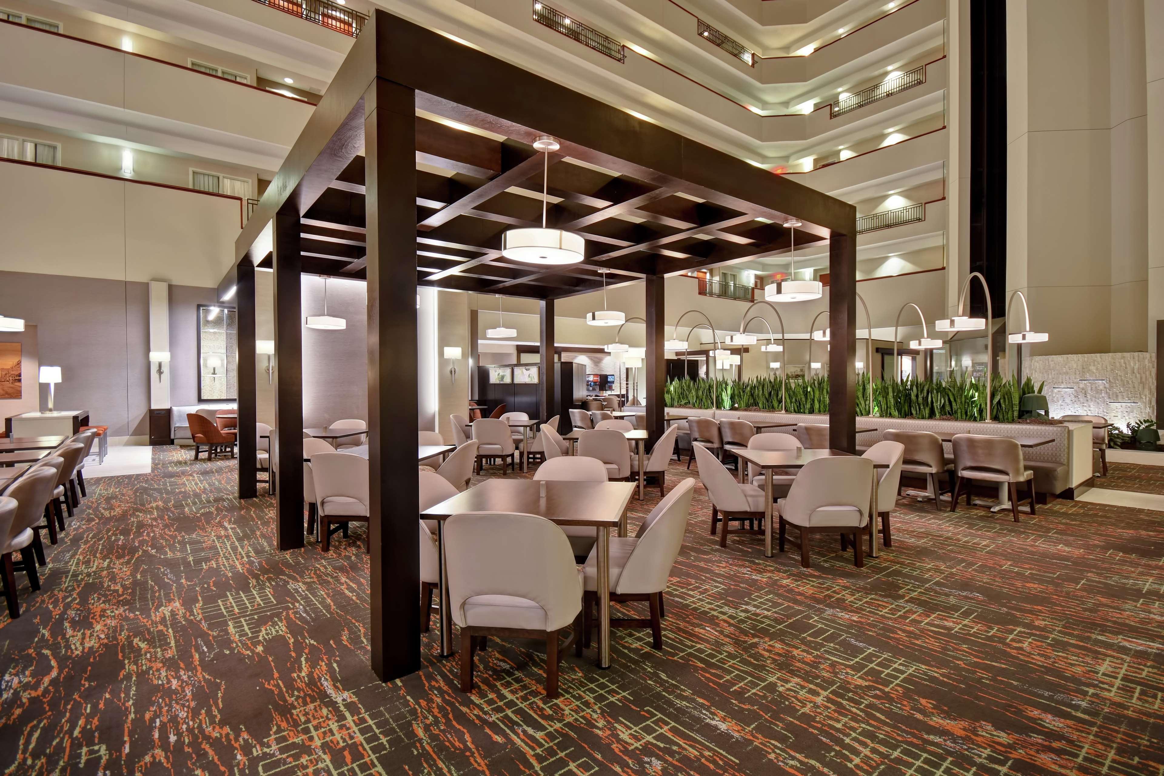 Embassy Suites Little Rock Ngoại thất bức ảnh