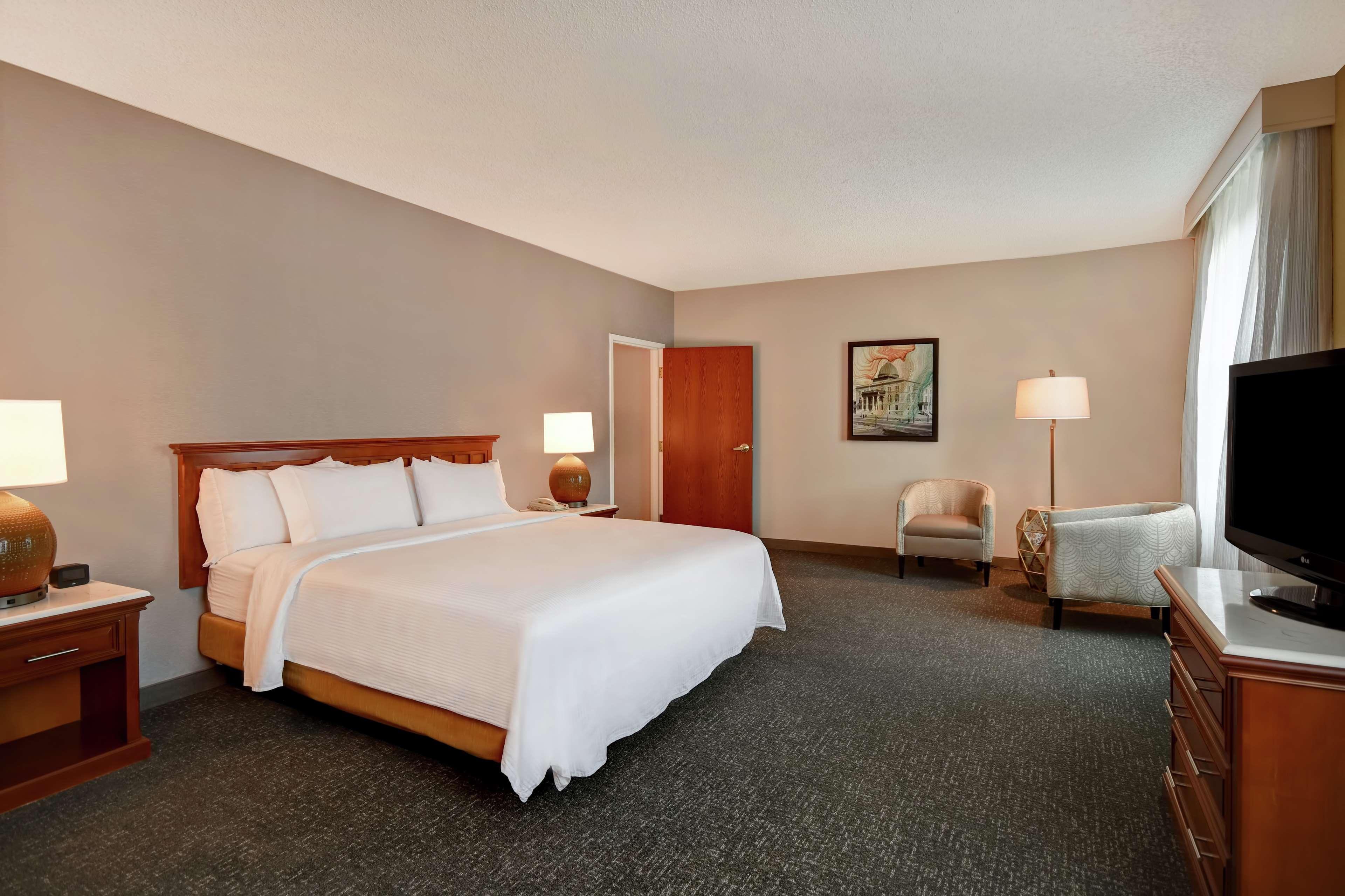 Embassy Suites Little Rock Ngoại thất bức ảnh