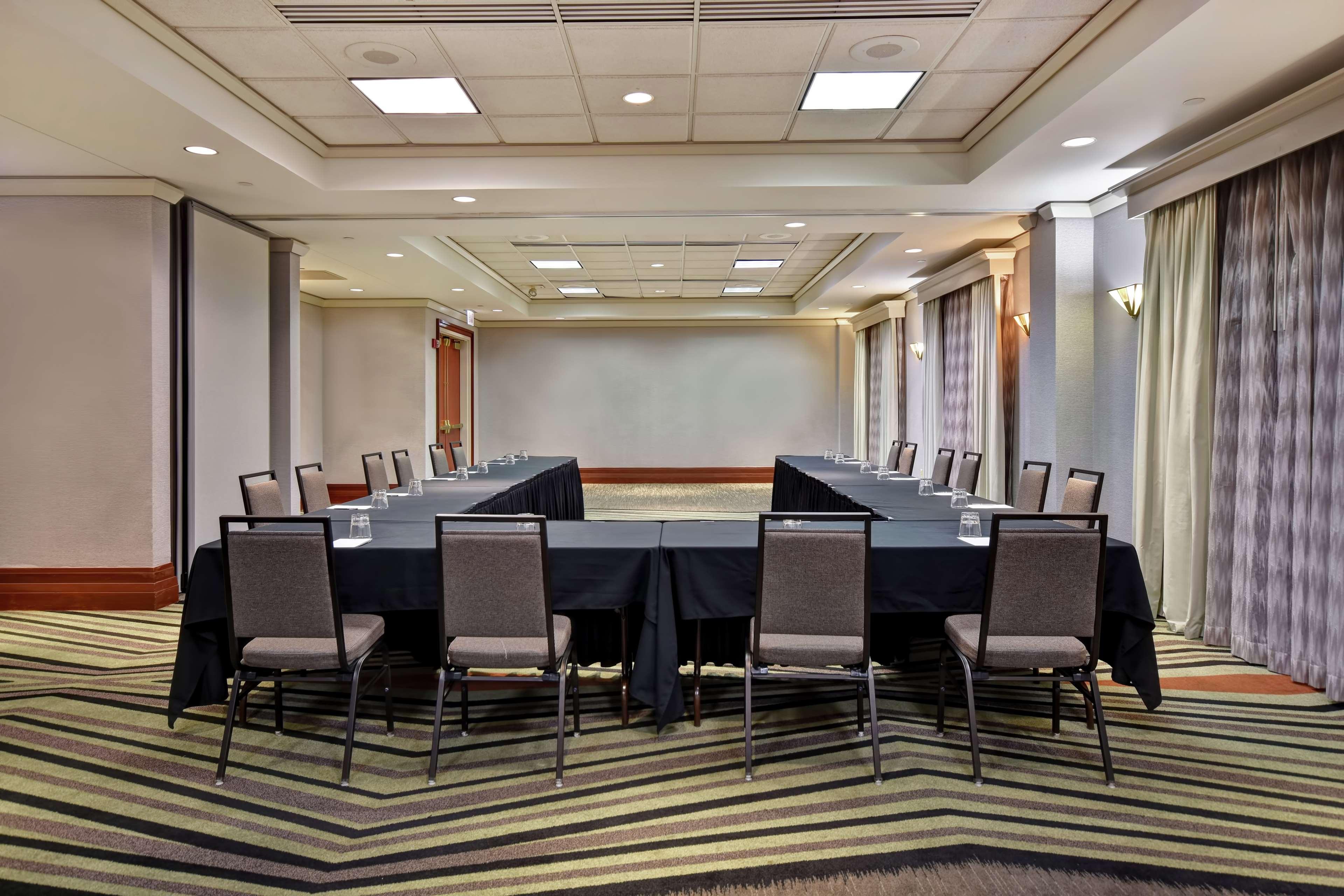 Embassy Suites Little Rock Ngoại thất bức ảnh