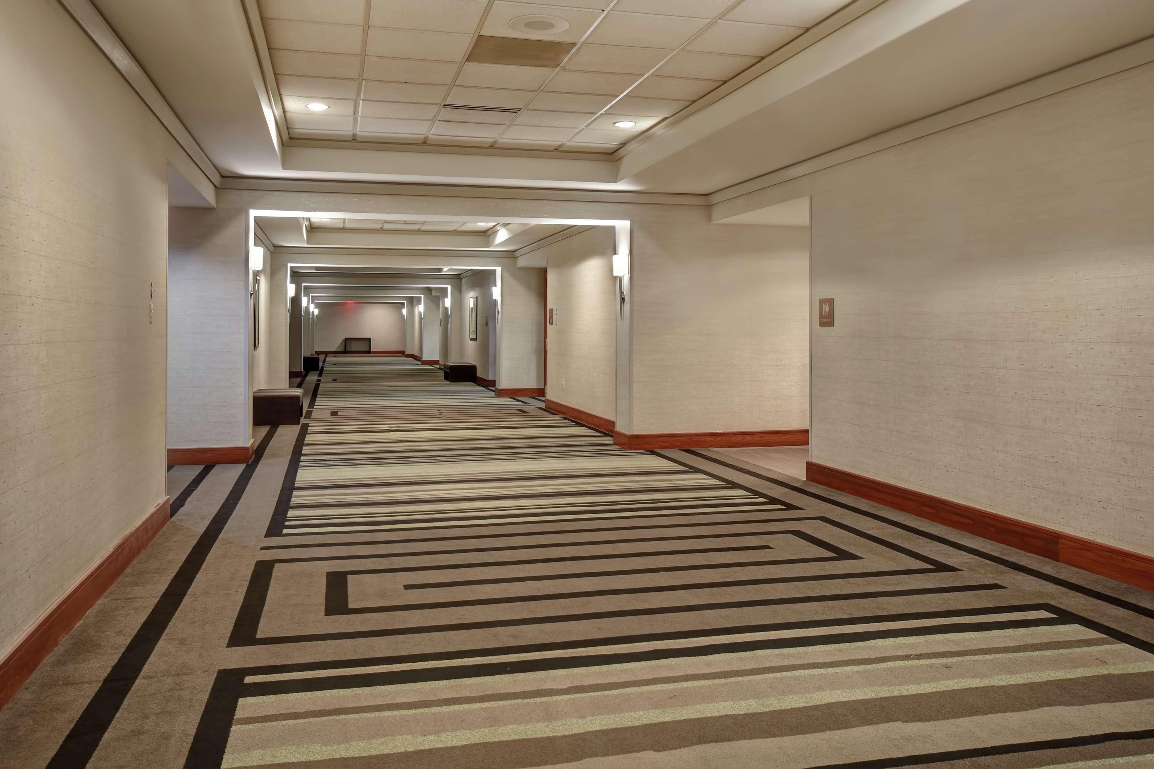 Embassy Suites Little Rock Ngoại thất bức ảnh
