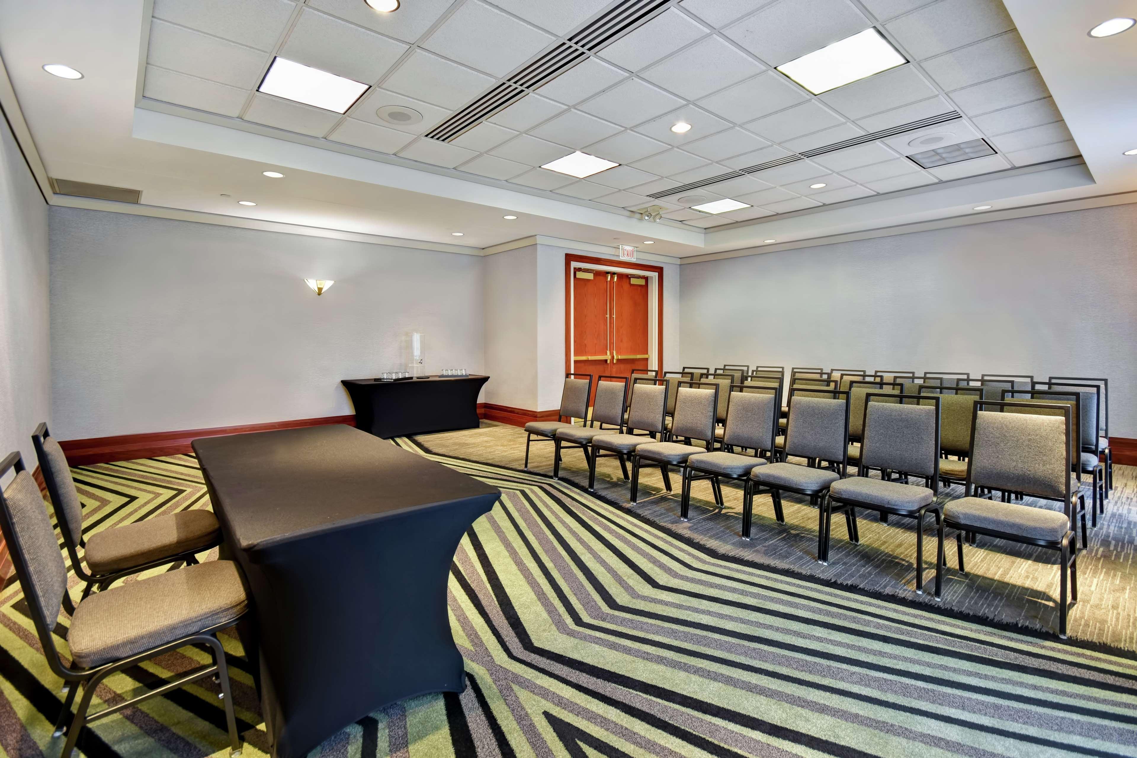 Embassy Suites Little Rock Ngoại thất bức ảnh