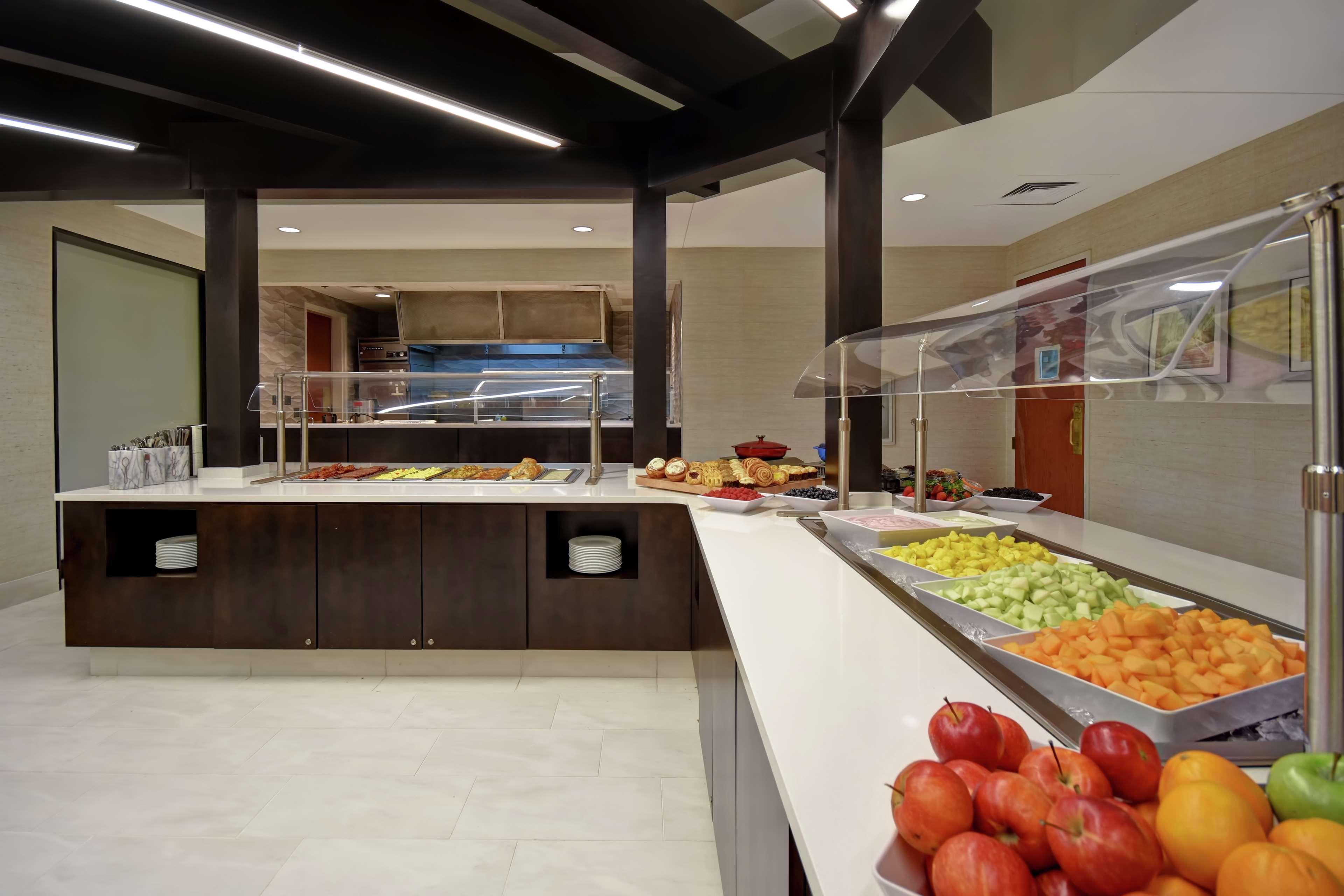 Embassy Suites Little Rock Ngoại thất bức ảnh