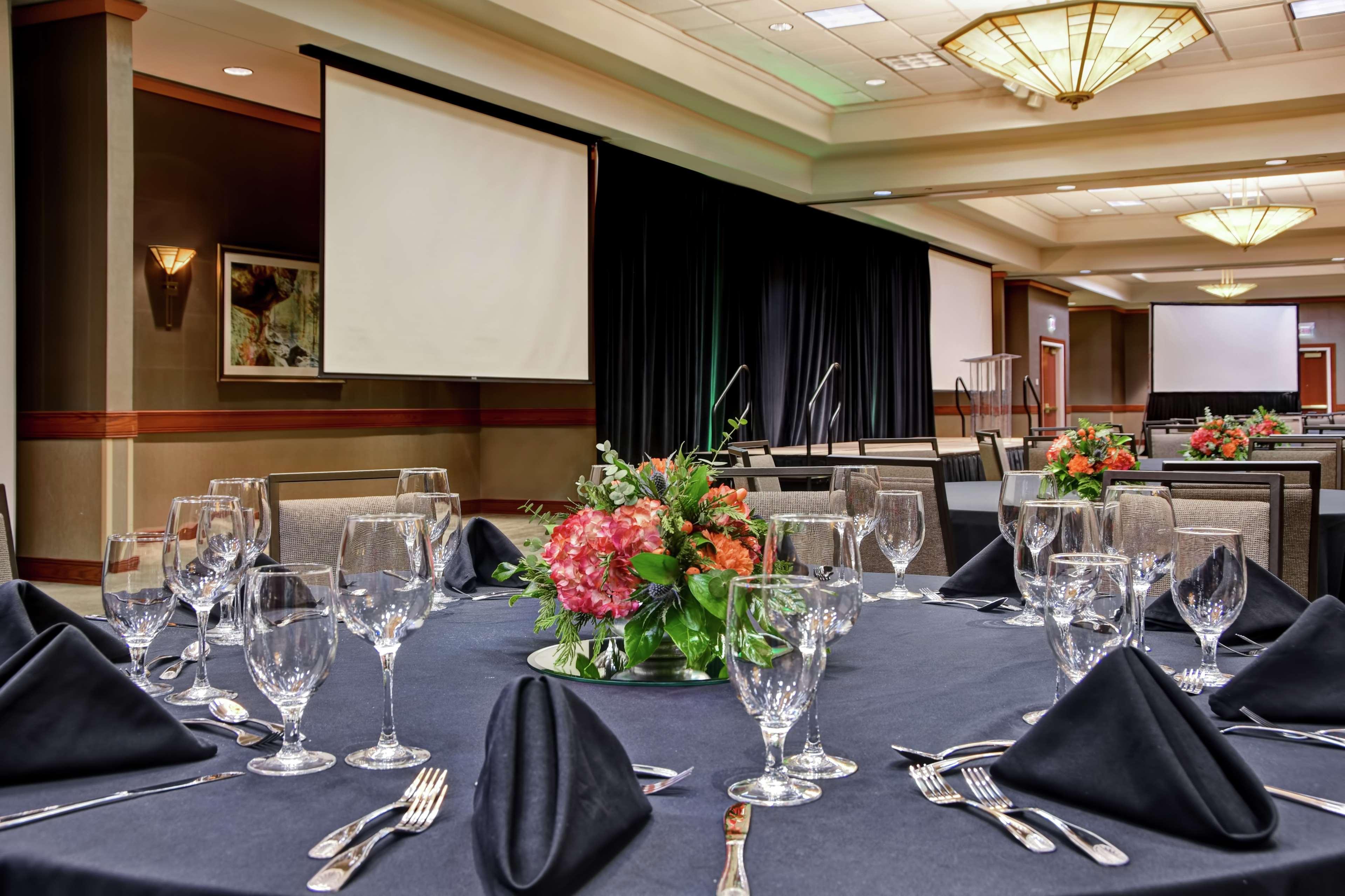 Embassy Suites Little Rock Ngoại thất bức ảnh