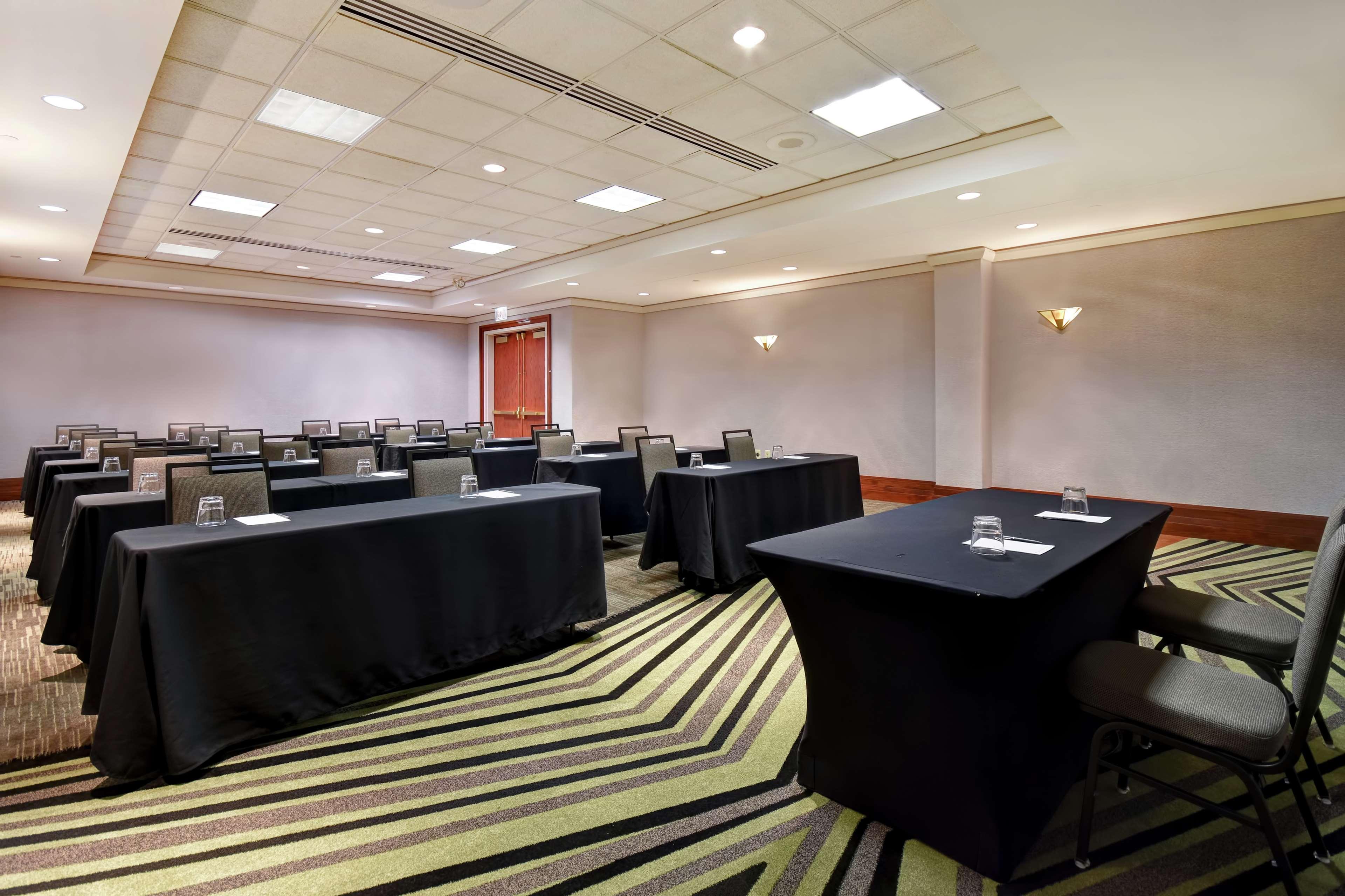 Embassy Suites Little Rock Ngoại thất bức ảnh