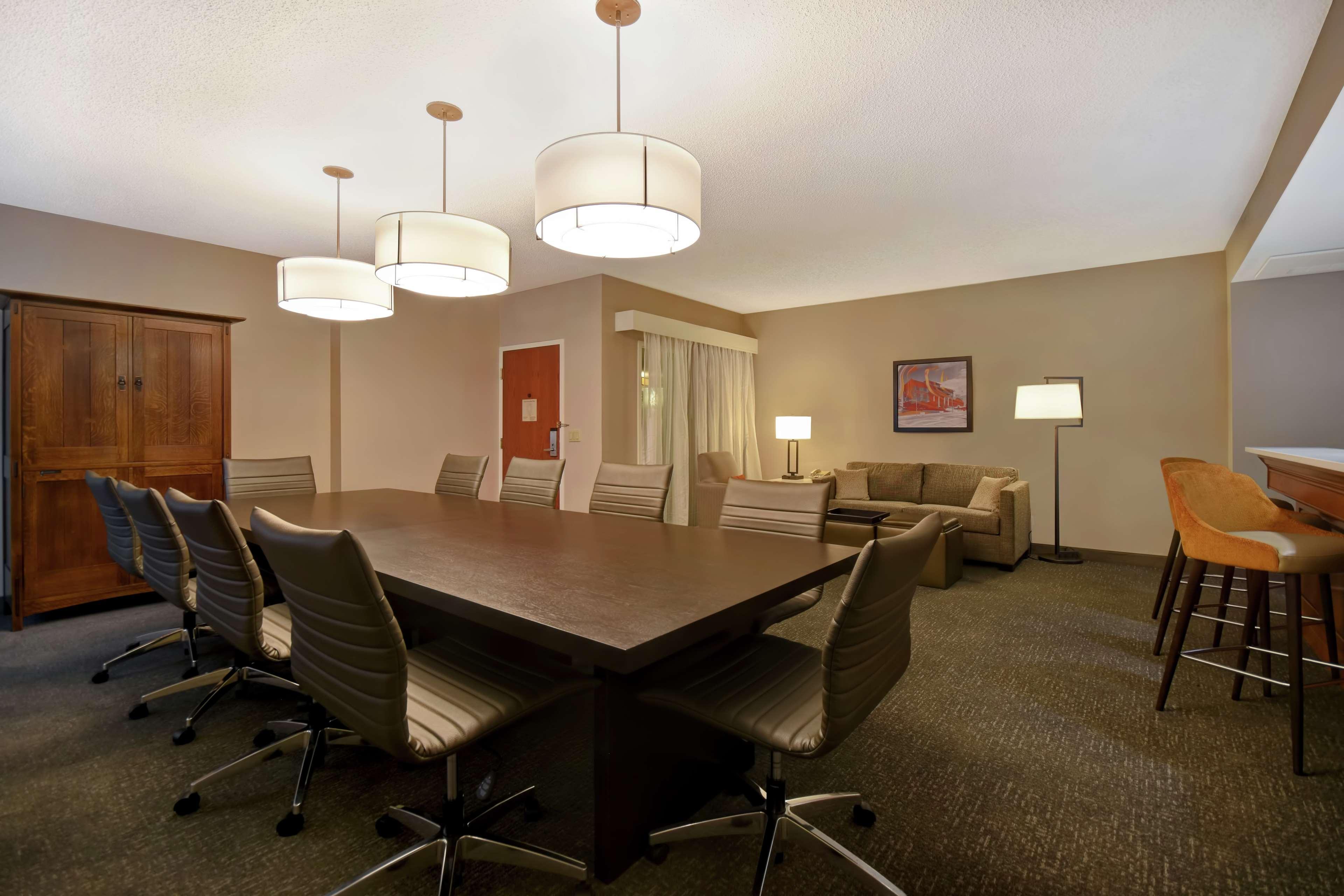 Embassy Suites Little Rock Ngoại thất bức ảnh